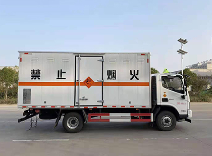 工业园区爆破器材运输车